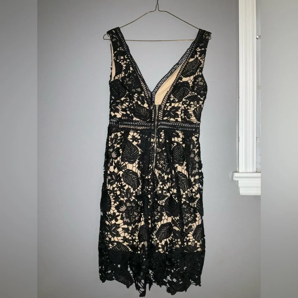 Romeo Juliet Couture Black Double V Lace Midi Dress [ SZ med ] - Picture 9 of 16